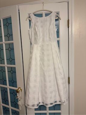 Elegant White Sleeveless A-Line Dress